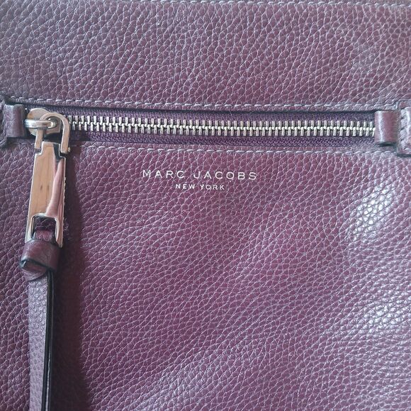 Marc Jacobs Womens Burgundy Pebbled Leather Crossbody Bag 9" X 9" - Picture 3 of 10